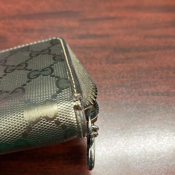 Gucci metallic zippy wallet with nice zipper pull. Good condition. Vintage. - Picture 13 of 16